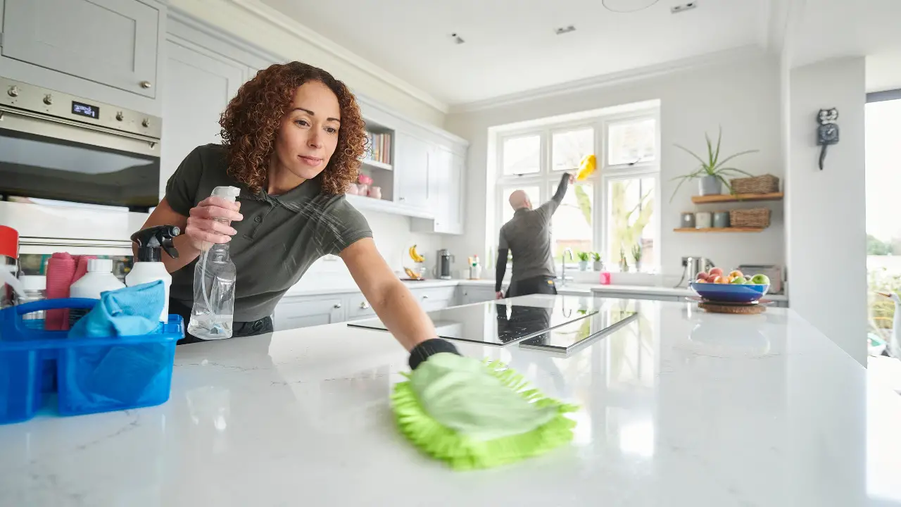 Cleaning Hacks for Busy People: Quick and Easy Solutions